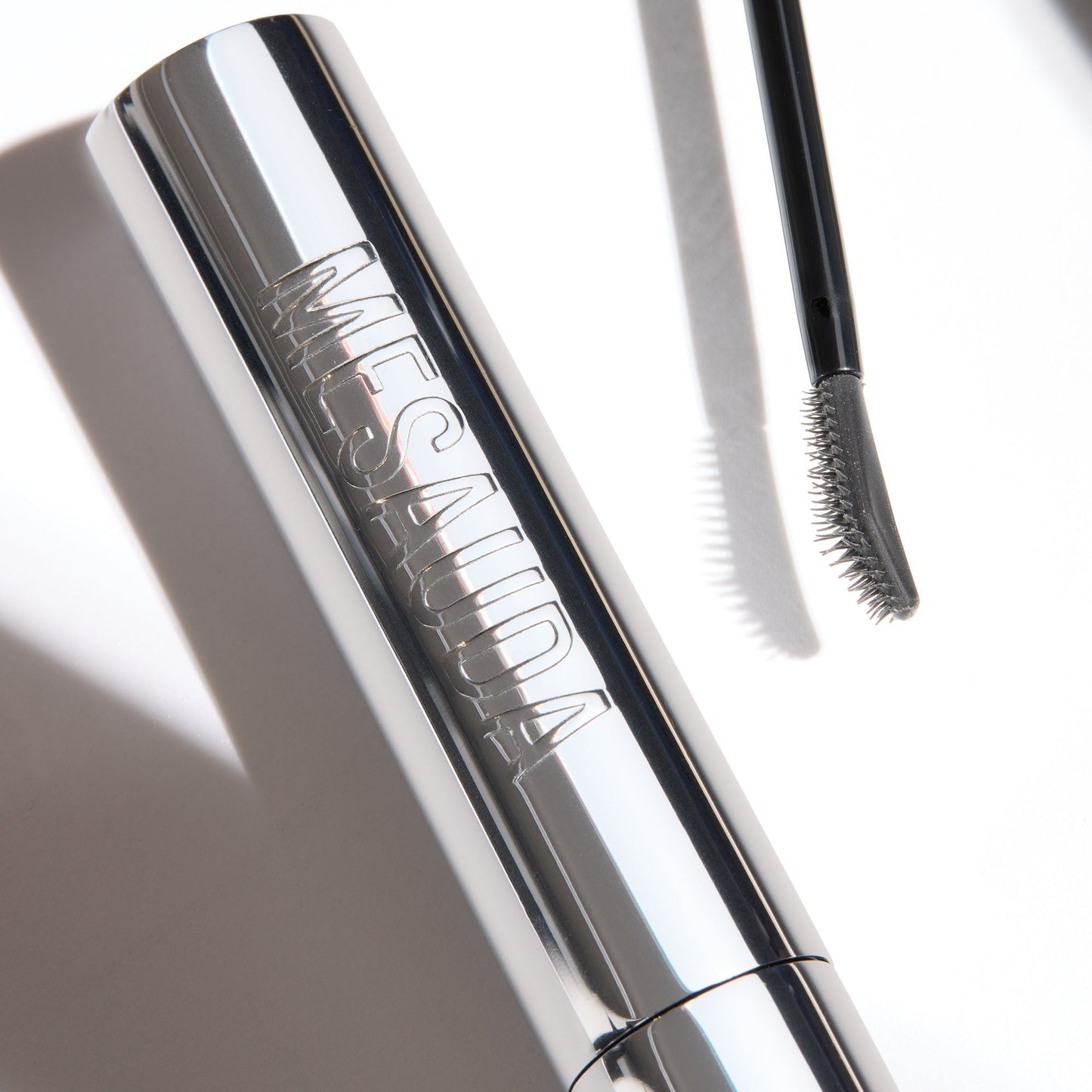 GLAMINER LES SOURCILS